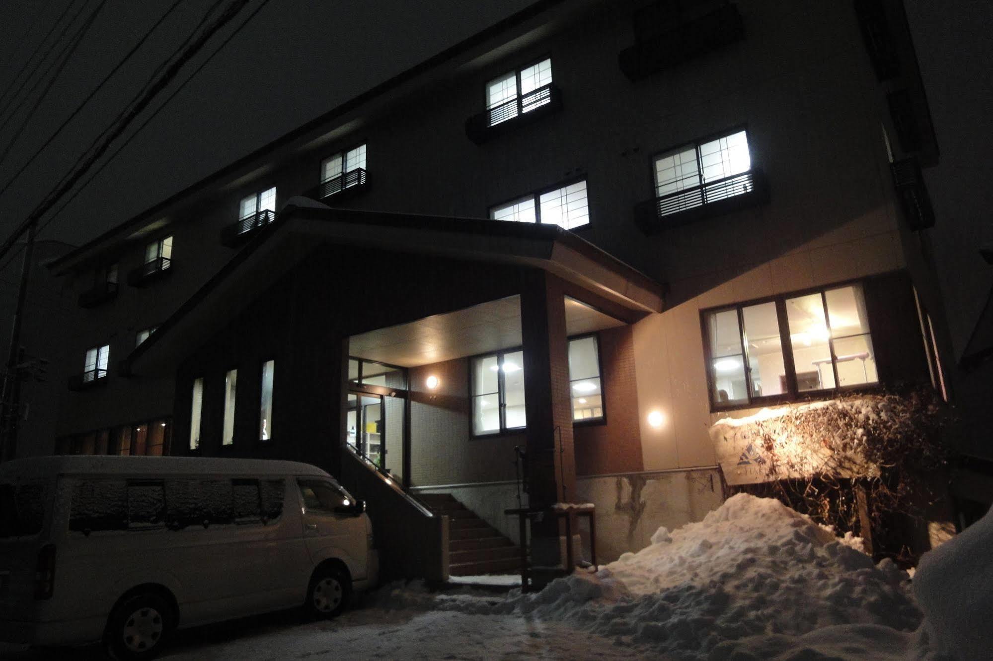 Hakuba Glad Inn Ebisuya Exterior photo